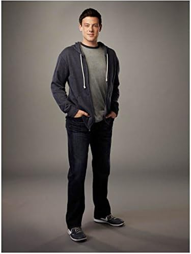 A Glee Corey Monteith, mint a Finn enyhe mosolyt, majd zsebre dugott kézzel 8 x 10 Inch-Fotó